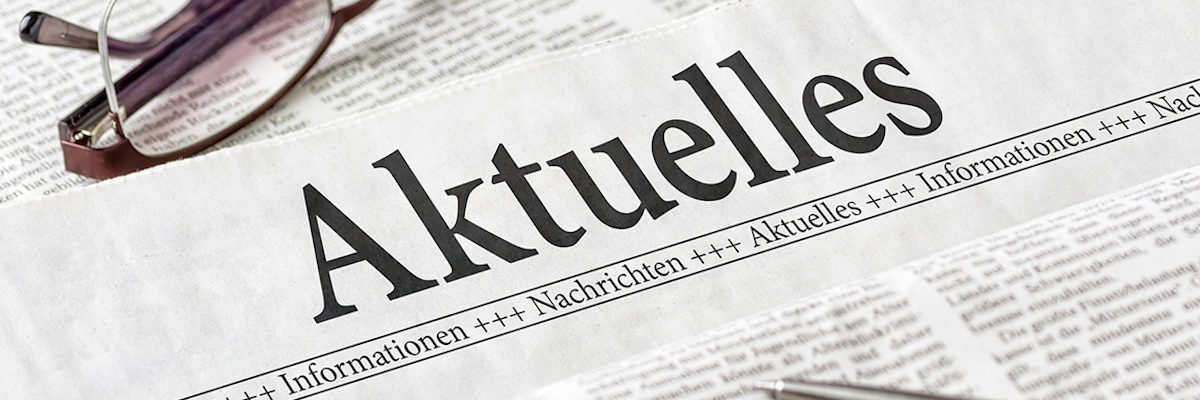Zeitung mit der Überschrift Aktuelles Schlagwort(e): aktuelles, zeitung, nachrichten, text, aktuell, tageszeitung, news, schlagzeile, kommunikation, information, zeitungen, büro, medien, schrift, neuigkeiten, presse, informationen, wissen, meldung, bericht, schriftzug, wort, artikel, redaktion, journalismus, info, mitteilung, meinung, zeitschriften, recherche, ausgabe, brille, kugelschreiber, überschrift