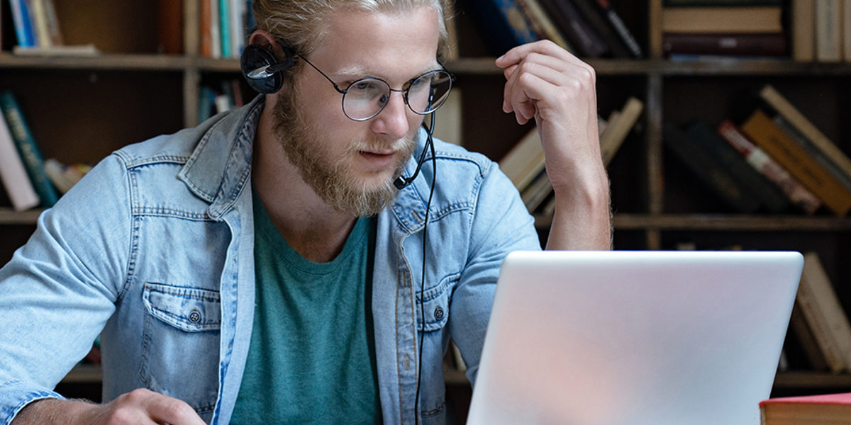 Focused young man student wear headset look at laptop screen make notes study e learning in library watch class webinar training online language course video call distance education software concept Schlagwort(e): app, application, business, call, chat, communication, computer, conference, course, digital, education, guy, headset, internet, knowledge, language, laptop, learn, lecture, lesson, listen, looking, man, media, note, online, people, person, research, serious, service, skype, student, studying, talk, teacher, teaching, technology, training, tutorial, university, using, video, videocall, watching, web, webcam, webinar, work, writing