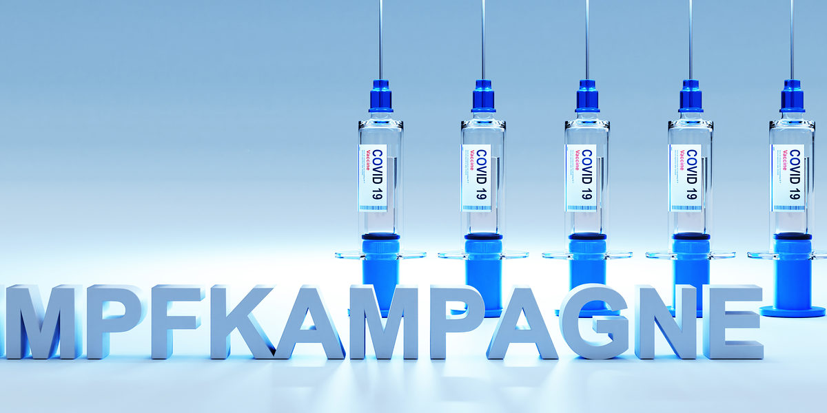 Reihe von Covid 19 Impfungen in Warteschlange; Konzept Impfkampagne Impfzentrum; 3D Illustration Schlagwort(e): Impfkampagne, Covid 19, Corona, Virus, Impfung, Impftermin, langsam, warten, Impfangebot, spritzen, reihe, anstehen, Impfzentrum, Konzept, Herdenimmunität, Immunität, Impfstatus, Immunisierung, Pandemie, Mrna, Impfdosen, Priorisierung, 3D Illustration, Impfstoff, Impfstrategie