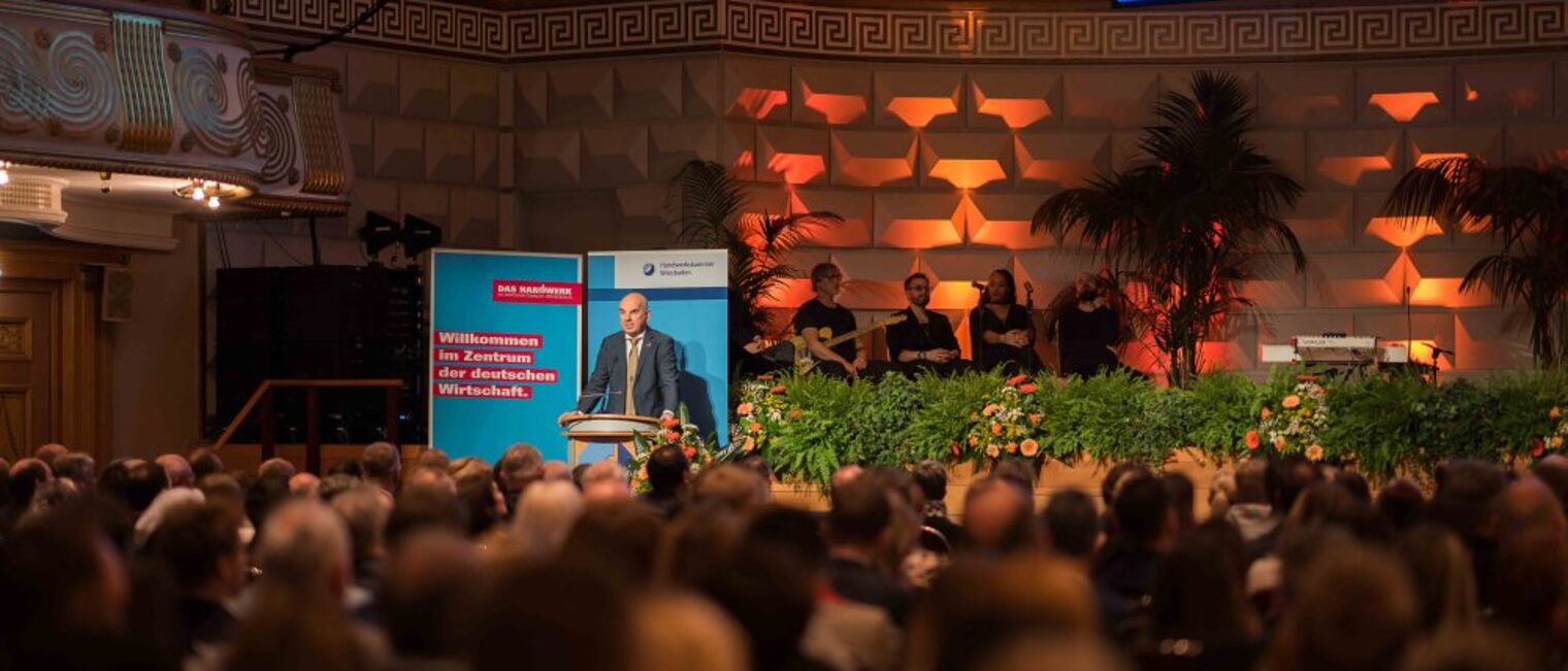 Impressionen der Meisterfeier des Jahrgangs 2022 am 18. Februar 2023 vor und w&auml;hrend der Veranstaltung im Kurhaus Wiesbaden.