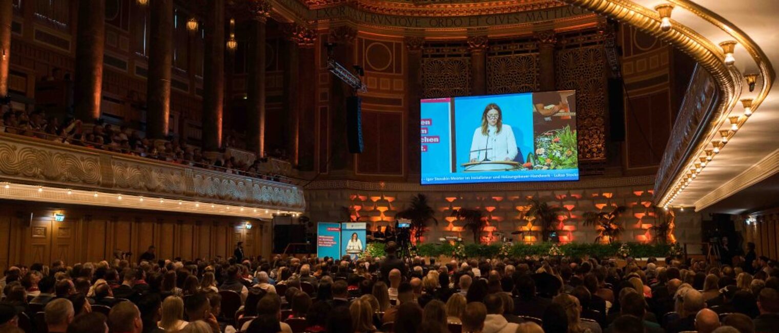 Impressionen der Meisterfeier des Jahrgangs 2022 am 18. Februar 2023 vor und w&auml;hrend der Veranstaltung im Kurhaus Wiesbaden.