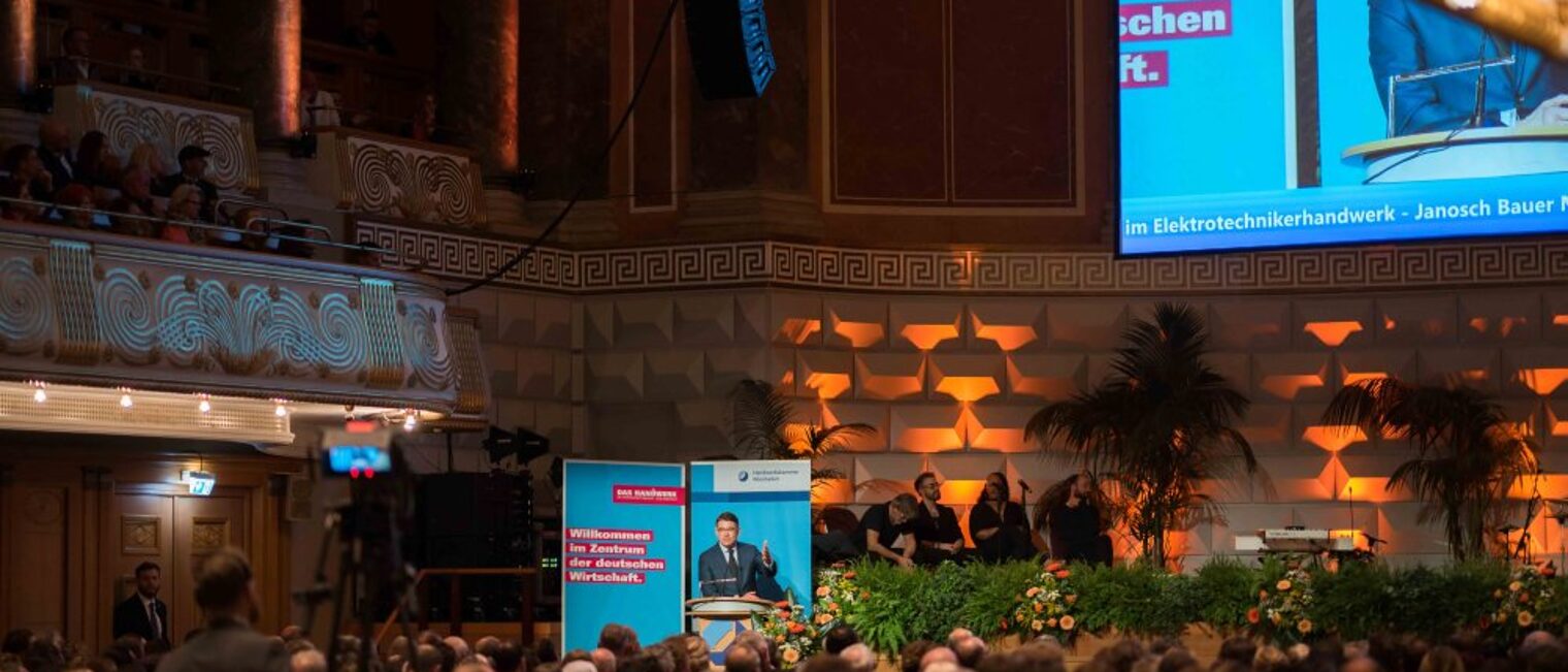 Impressionen der Meisterfeier des Jahrgangs 2022 am 18. Februar 2023 vor und w&auml;hrend der Veranstaltung im Kurhaus Wiesbaden.