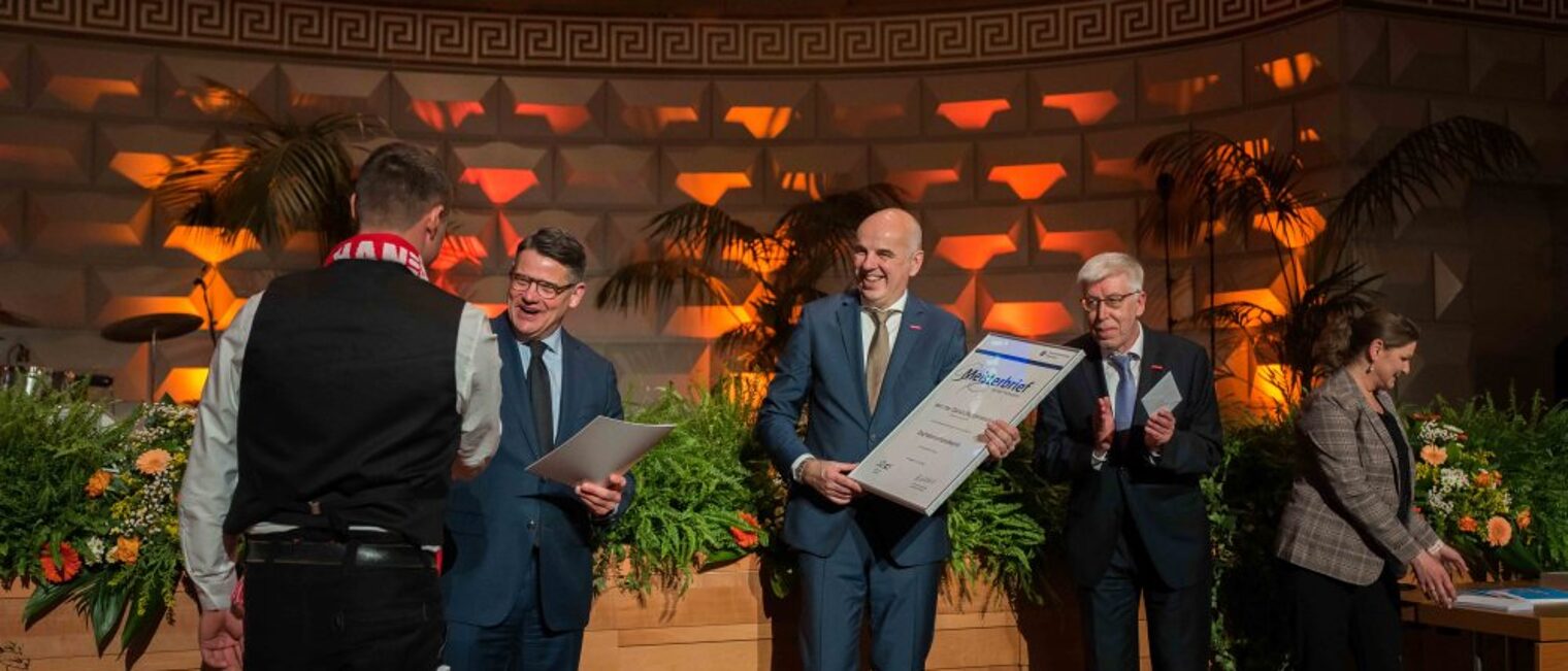 Impressionen der Meisterfeier des Jahrgangs 2022 am 18. Februar 2023 vor und w&auml;hrend der Veranstaltung im Kurhaus Wiesbaden.