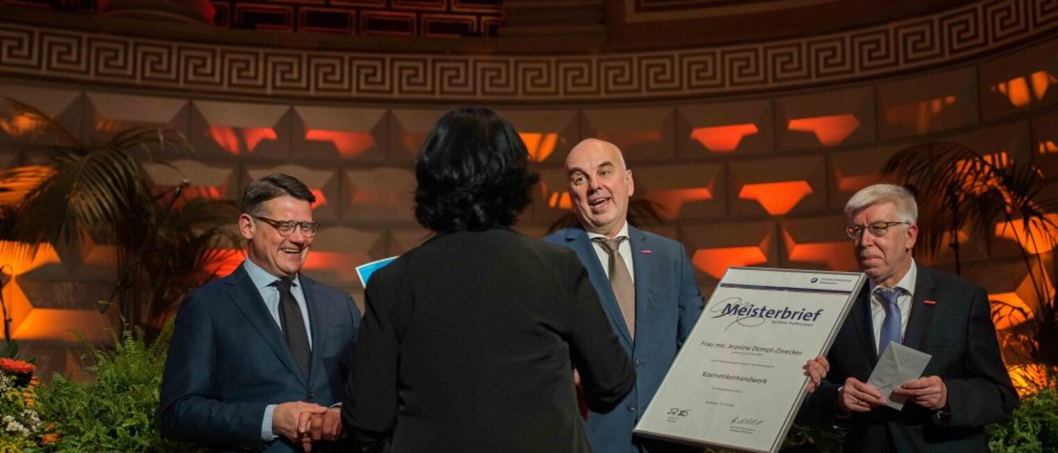 Impressionen der Meisterfeier des Jahrgangs 2022 am 18. Februar 2023 vor und w&auml;hrend der Veranstaltung im Kurhaus Wiesbaden.