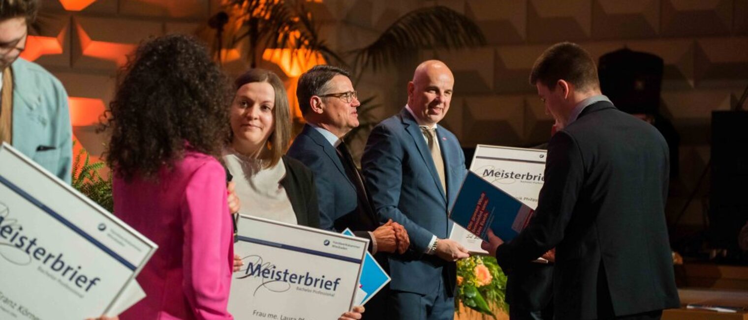 Impressionen der Meisterfeier des Jahrgangs 2022 am 18. Februar 2023 vor und w&auml;hrend der Veranstaltung im Kurhaus Wiesbaden.