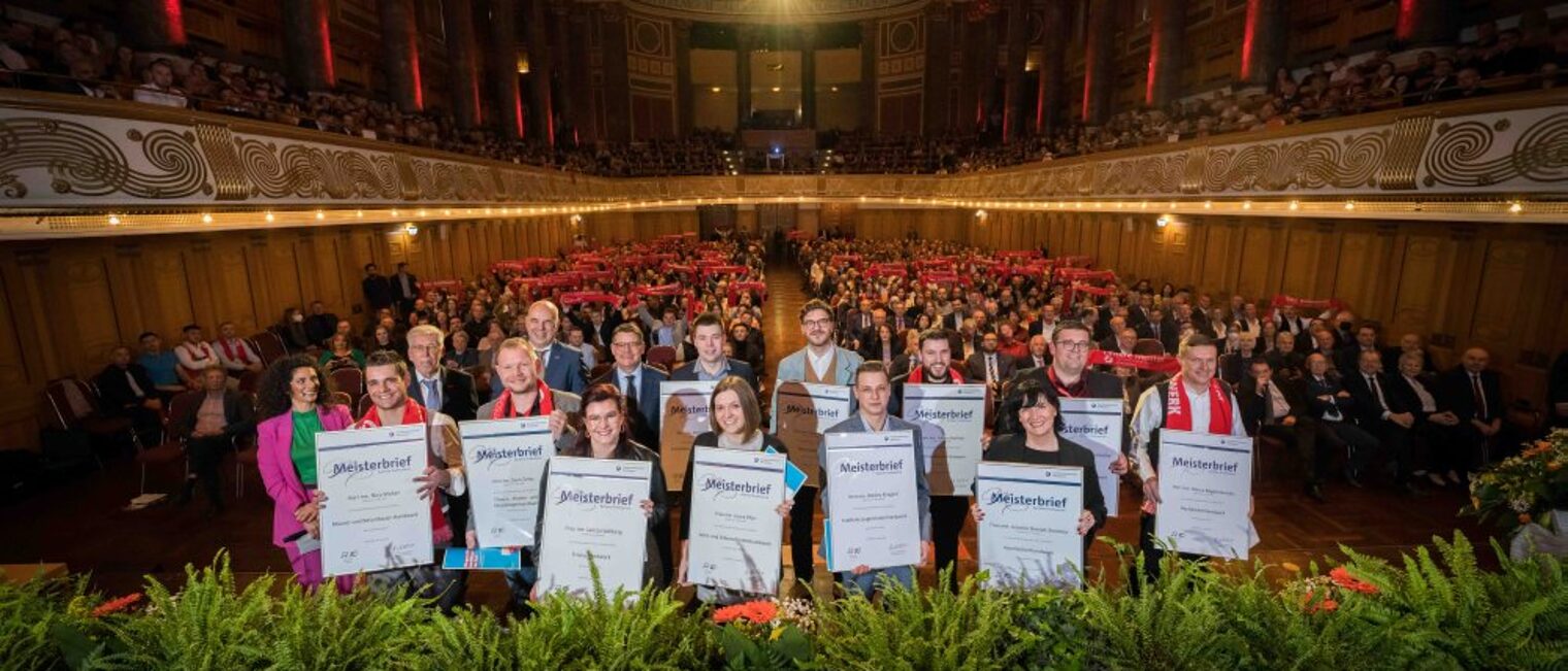 Impressionen der Meisterfeier des Jahrgangs 2022 am 18. Februar 2023 vor und w&auml;hrend der Veranstaltung im Kurhaus Wiesbaden.