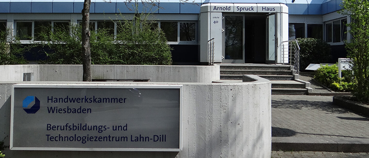Das Gebäude des Berufsbildungs- und Technologiezentrums in Wetzlar.