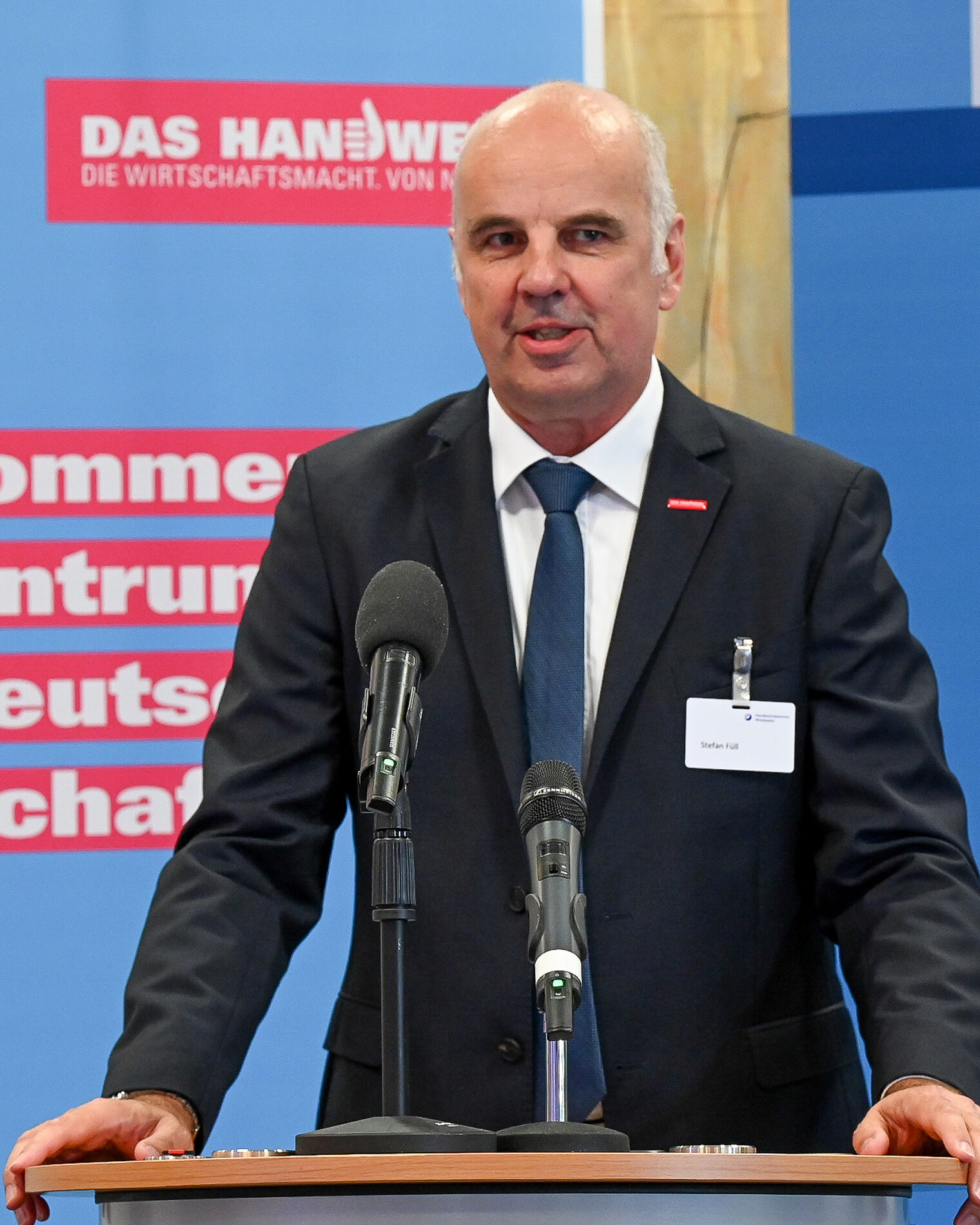 Herr Stefan Füll bei seiner Rede auf dem Jahresempfang der Handwerkskammer Wiesbaden.