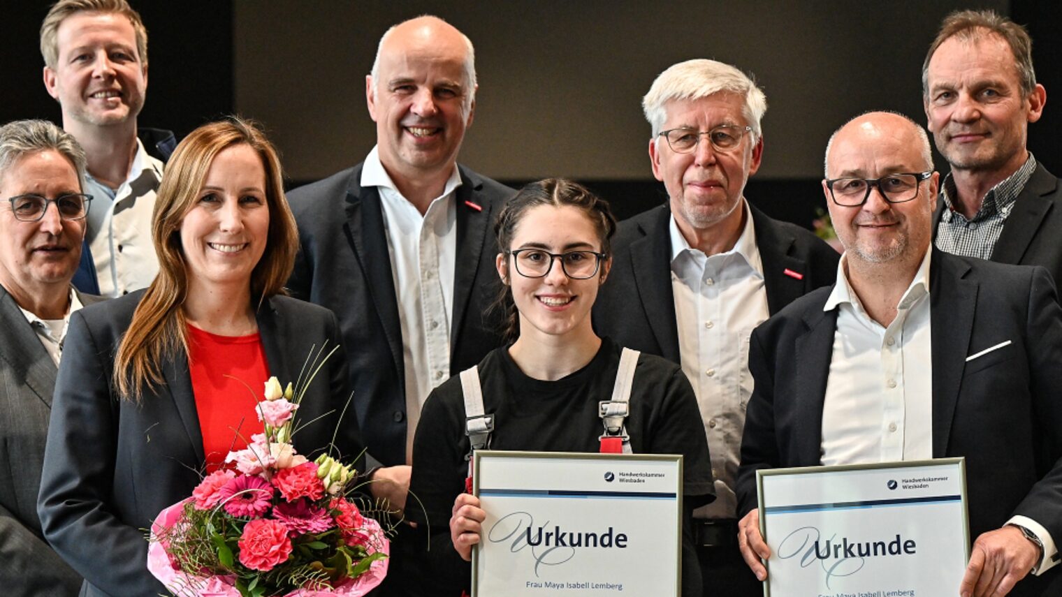 Gruppenbild der Gratulanten mit der Landtagspräsidentin Astrid Wallmann. 