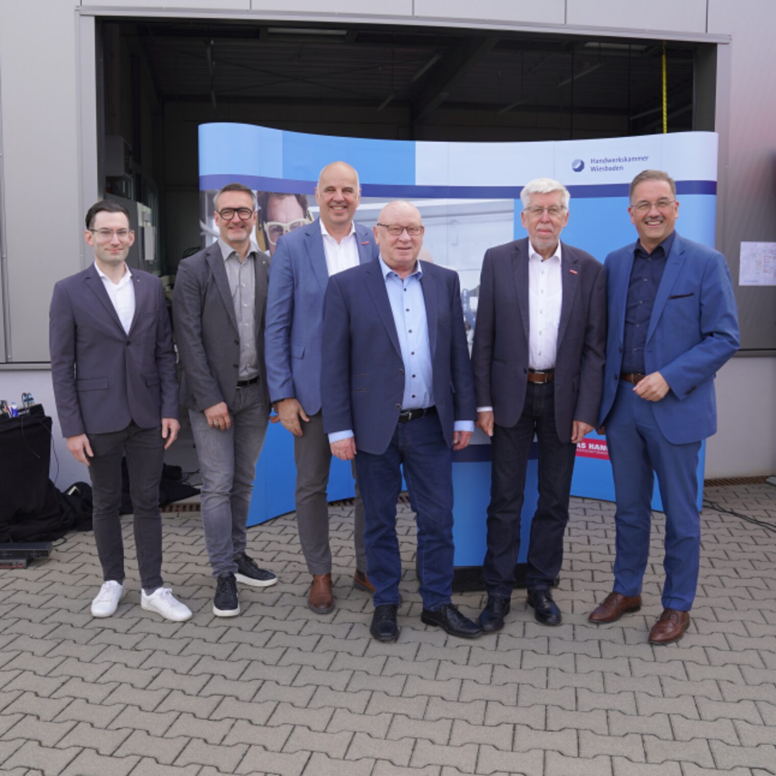 Eröffneten „Handwerk live“ (von links): Geschäftsführer der KH Lahn-Dill Sebastian Hoffmanns, stv. Kreishandwerksmeister der KH Lahn-Dill Stefan Zienert, Kammerpräsident Stefan Füll, Landrat Wolfgang Schuster, Kammerhauptgeschäftsführer Bernhard Mundschenk, Oberbürgermeister Manfred Wagner. 