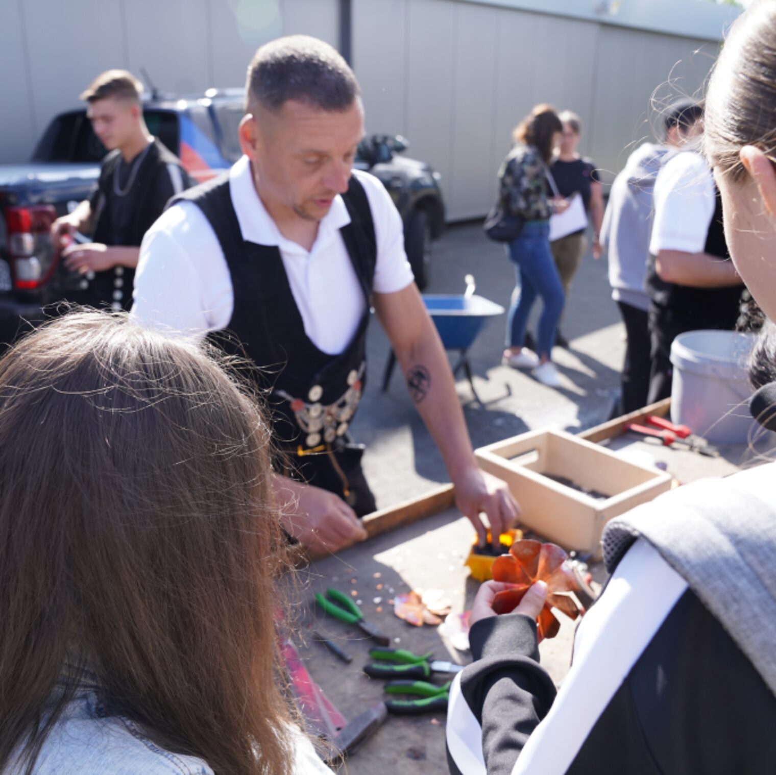 Bilder von der Veranstaltung "Handwerk live" in Wetzlar - sie zeigen Einblicke, welche Aktivitäten in den offenen Werkstätten angeboten wurden. 