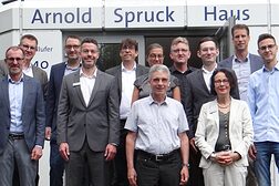 Bild der Teilnehmer der 12. Arbeitsmarktpolitische Gesprächsrunde, die im Wetzlarer BTZ statt fand.