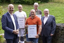 Gruppenbild nach der Auszeichnung (von links): Kammerpräsident Stefan Füll, Sebastian Werner (Anerkennungsurkunde), Preisträger Oliver Körner, Johannes Mosler (Auszeichnung für sein Lebenswerk) und Ehrenpräsident Klaus Repp.