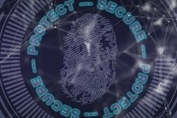 Das Bild zeigt einen Fingerabdruck auf blauen Untergrund und die Worte Secure und Protect im Wechsel als Kreis drumherum.
