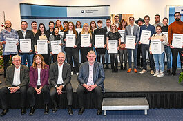 Gruppenfoto mit allen Kammersiegerinnen und -Sieger