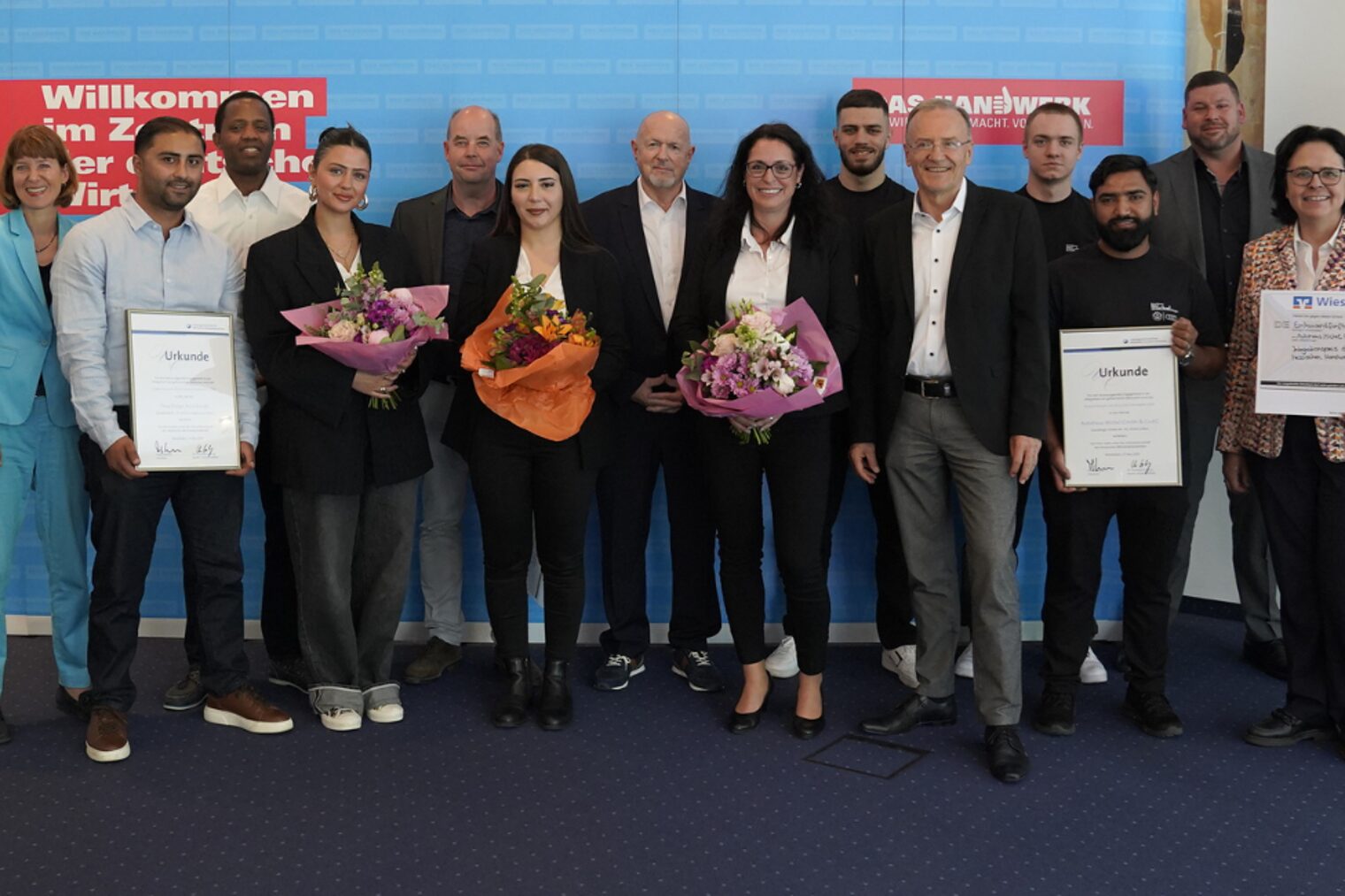 Gruppenfoto mit allen drei Betrieb die ausgezeichnet wurden.