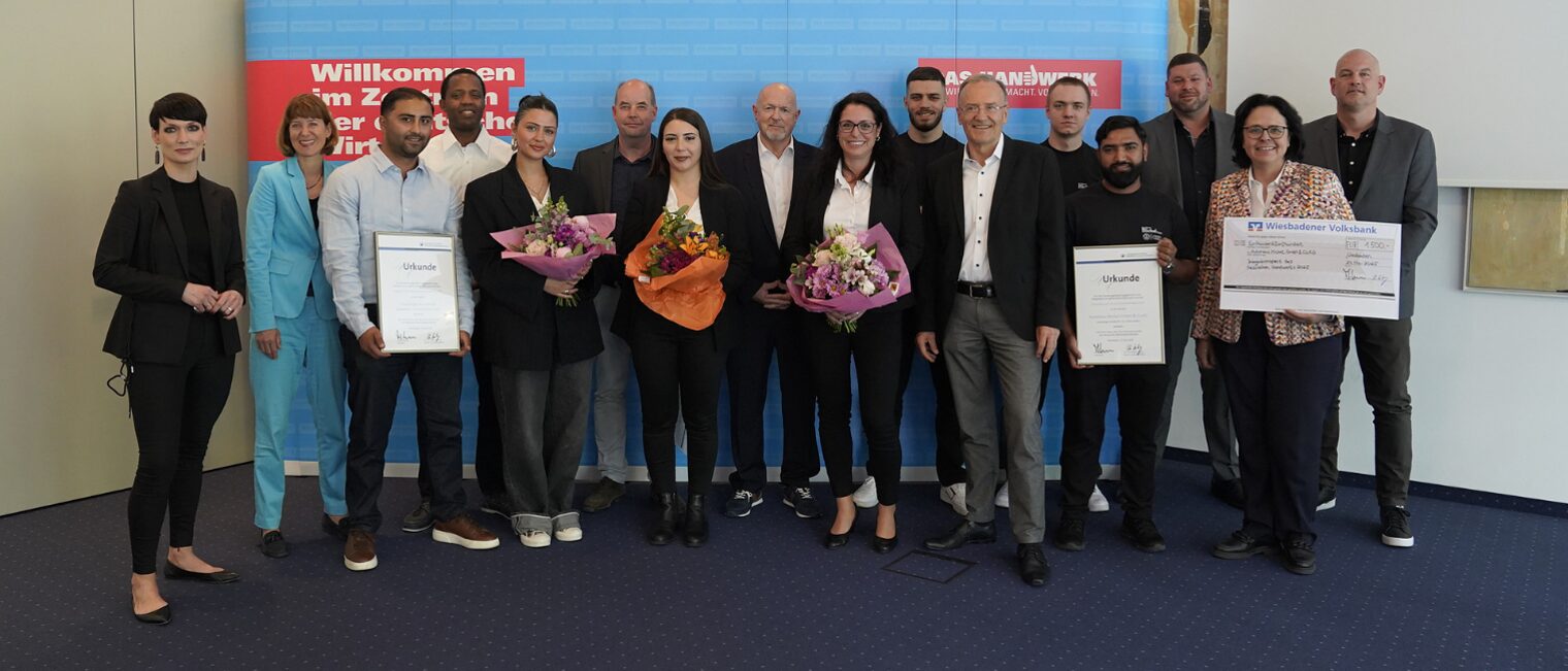Gruppenfoto mit allen drei Betrieb die ausgezeichnet wurden.