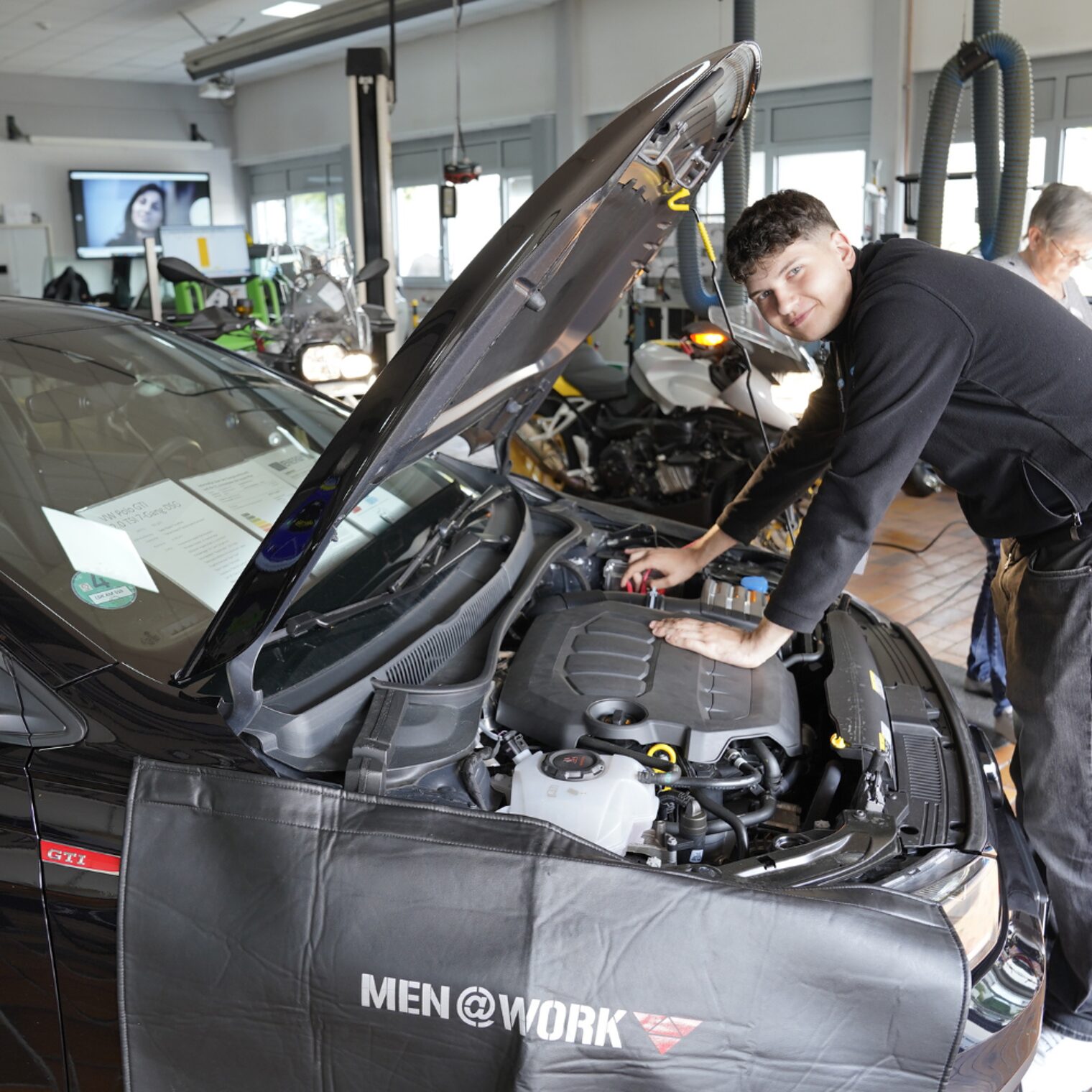Einblicke aus verschiedenen Bereichen vom Handwerk live 2025. Bereich Kraftfahrzeugmechatroniker.