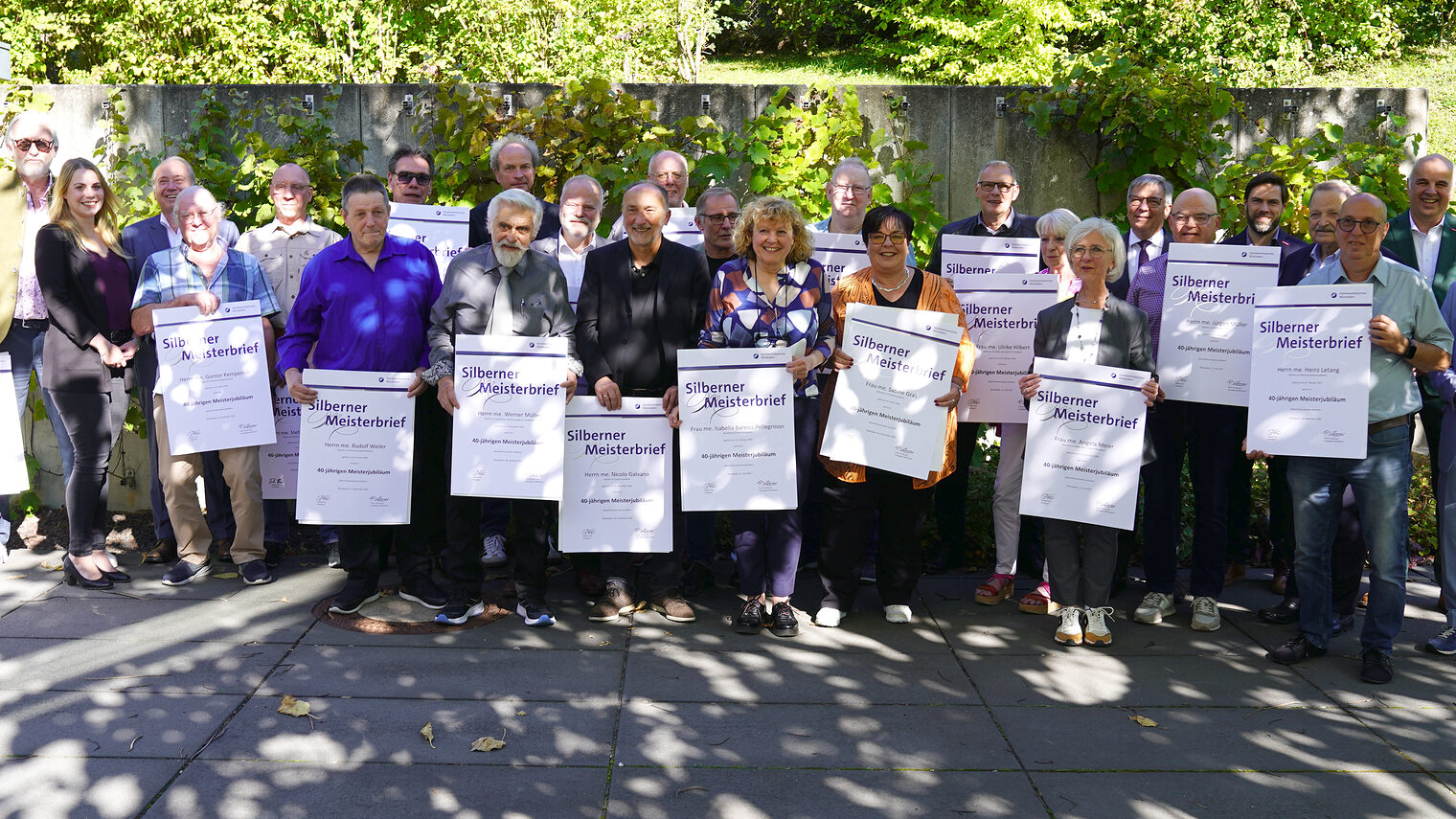 Gruppenbild der Geehrten mit dem Silbernen Meisterbrief in Wiesbaden 2025