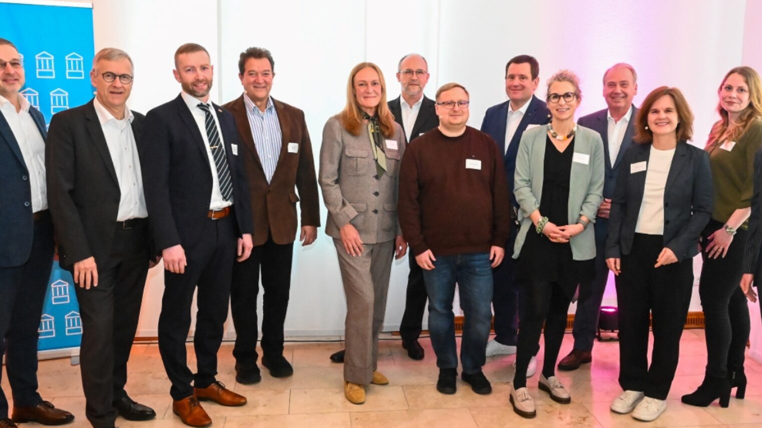 Beteiligte Akteure des Abends aus Wirtschaft und Politik als Gruppenbild