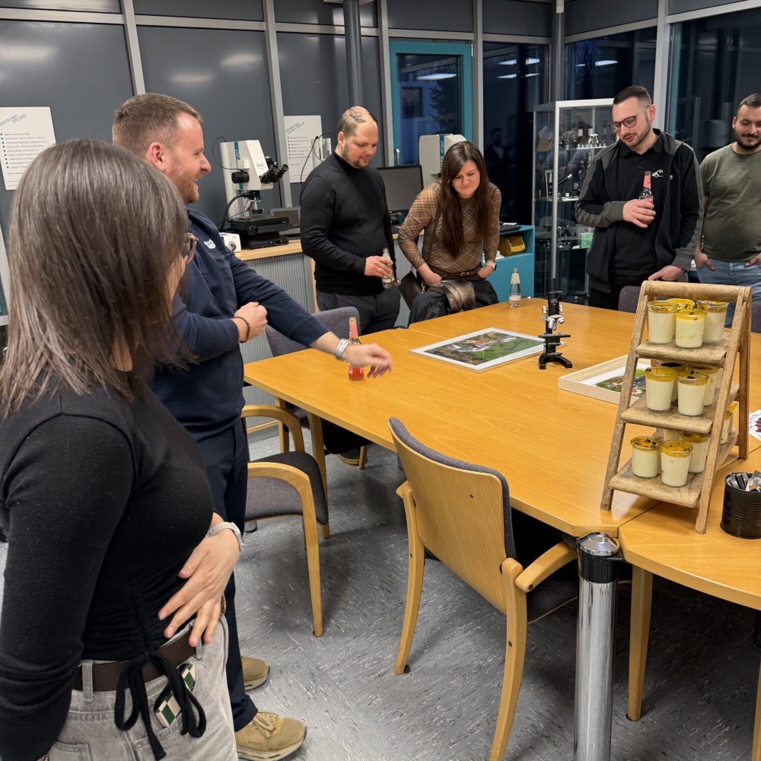 Paulina Blötz und Malte Bernard im Gespräch mit Teilnehmenden der Next Generation Handwerk