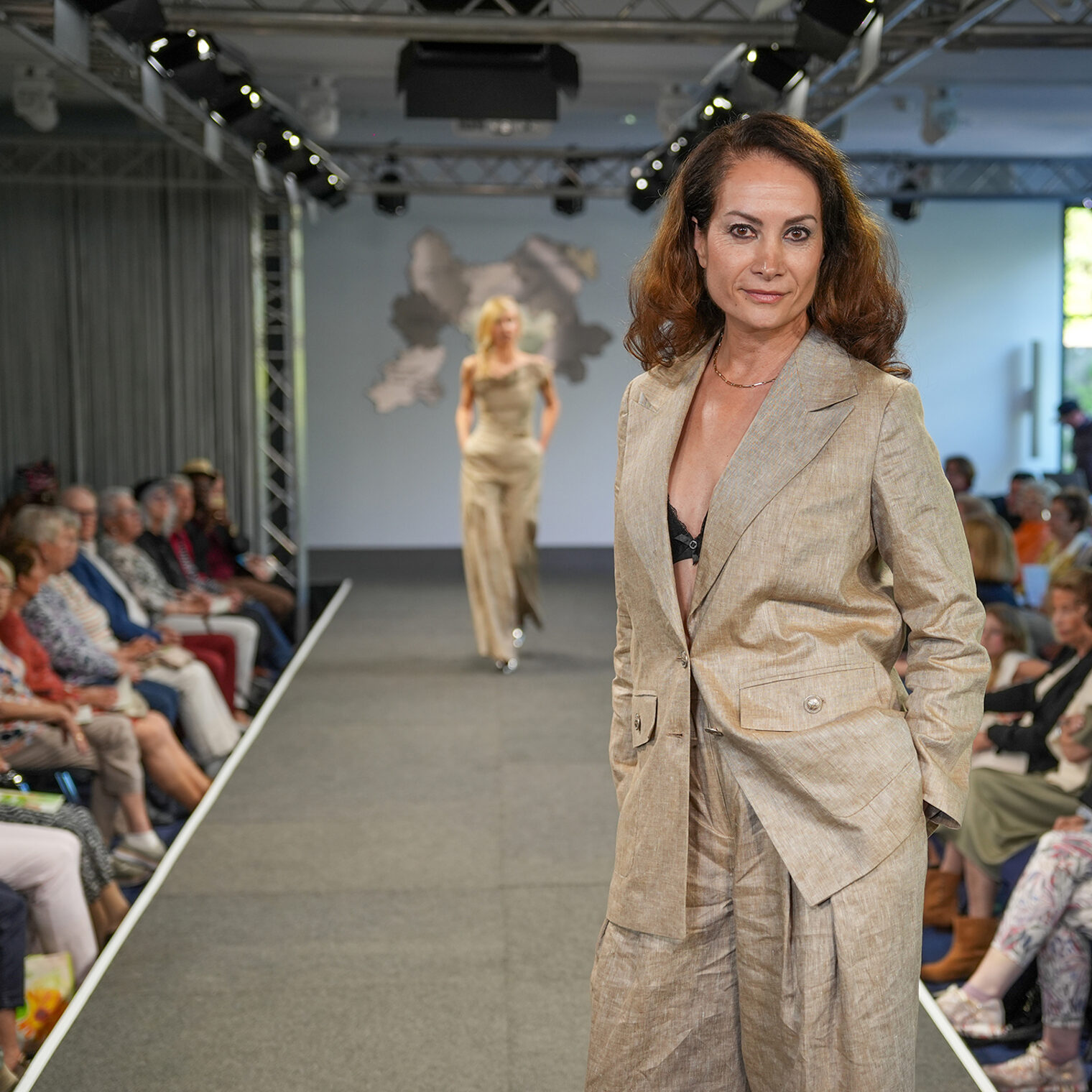 Models mit Kreation Mofoluwake Olukuewu von Larani Whitestone aus Wiesbaden