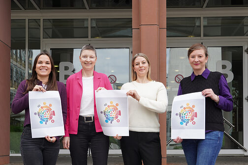 Jenny Truhöl, Kreisbeigeordnete Marion Götz, Anais Hoffmann und Kathrin Saskia Pirr. Im Foto fehlt Samantha Fischer.