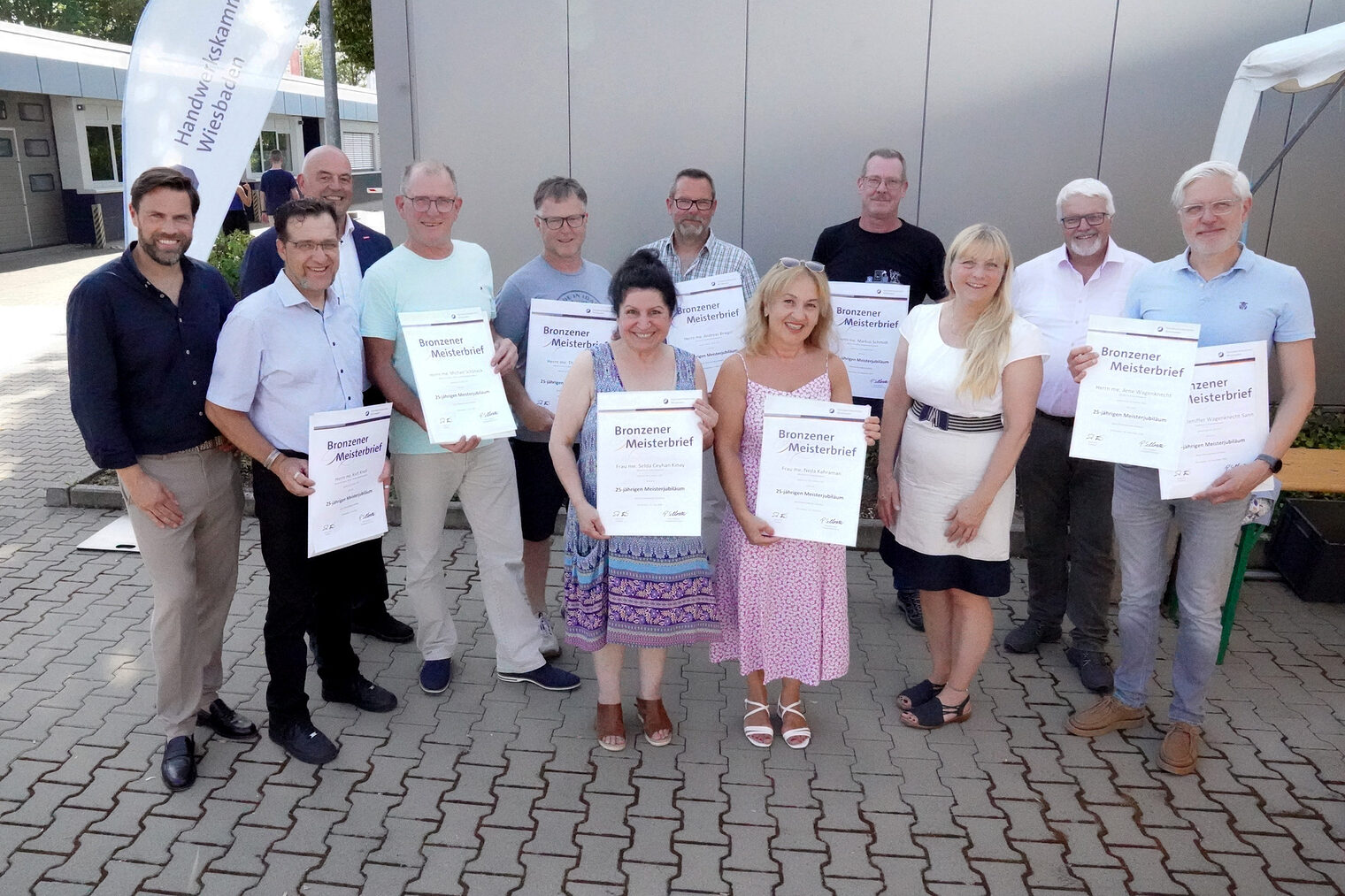 Gruppenbild aller geehrten Meister zum 25-jährigen Meisterjubiläum aus dem KH-Bezirk Gießen.