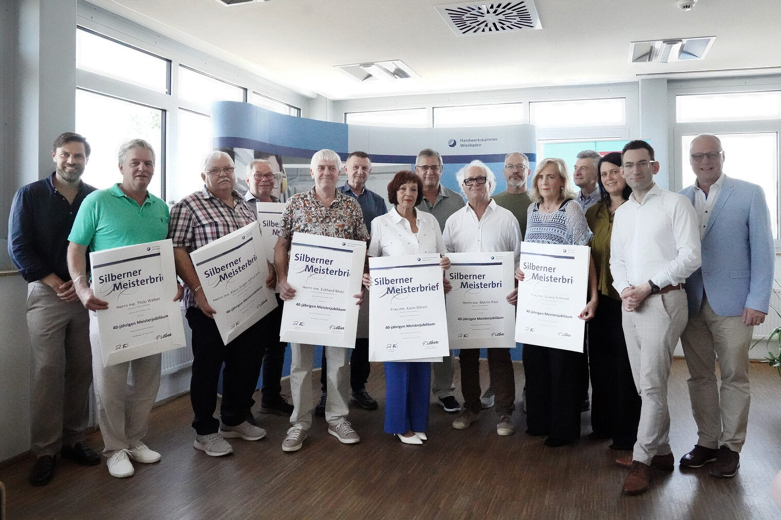 Gruppenbild aller geehrten Meister zum 40-jährigen Meisterjubiläum aus dem KH-Bezirk Lahn-Dill.