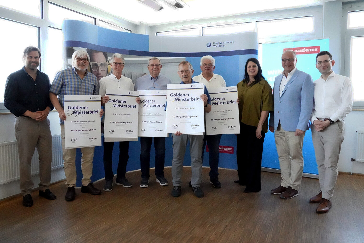 Gruppenbild aller geehrten Meister zum 50-jährigen Meisterjubiläum aus dem KH-Bezirk Lahn-Dill.