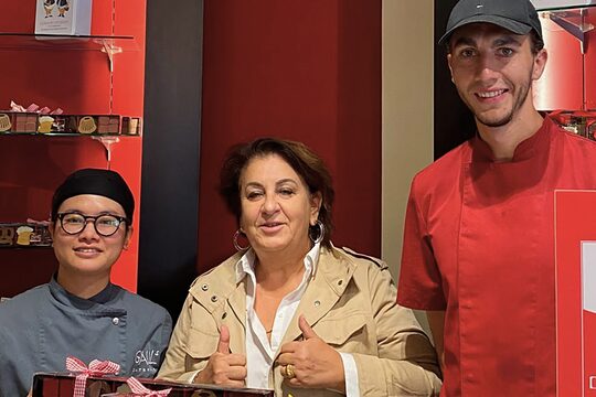 Auszubildende Thu Trang Dinh sammelt bei einem vierwöchigen Praktikum in Frankreich Erfahrungen im Konditorenhandwerk 
