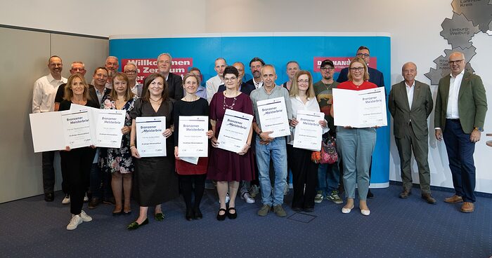 Die Ausgezeichneten 2026 mit dem "Bronzenen Meisterbrief" im Gruppenbild