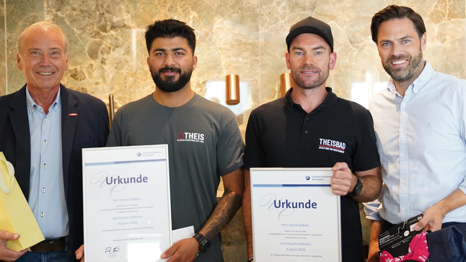 Kreishandwerksmeister Holger Balz, Lehrling des Monats Saeed Soltani, Jonas Theis und Pierre Schlosser von der HWK